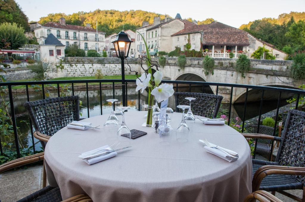 Hotel Restaurant Charbonnel Brantôme Extérieur photo